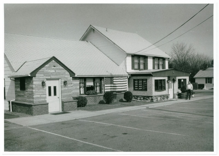 gexterior02 Crystal Inn restaurant and bar